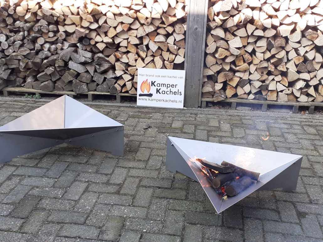 Vuurschaal RVS driehoek brandend hout 2 stuks
